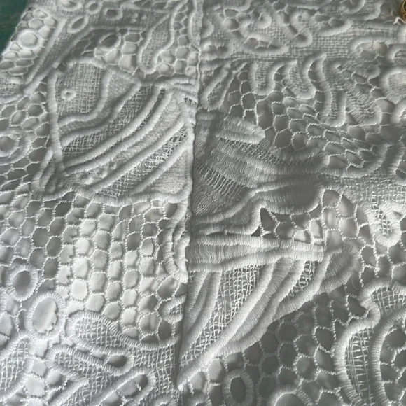 Lilly Pulitzer White Lace Dress with Gold Accents Size 12 - Picture 5 of 6